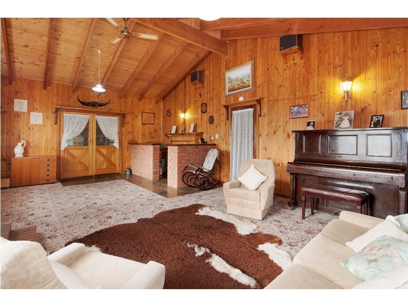 15 Blackberry Lane, Haddon VIC 3351