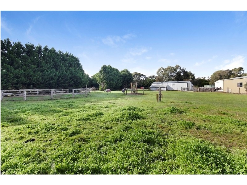 15 Blackberry Lane, Haddon VIC 3351