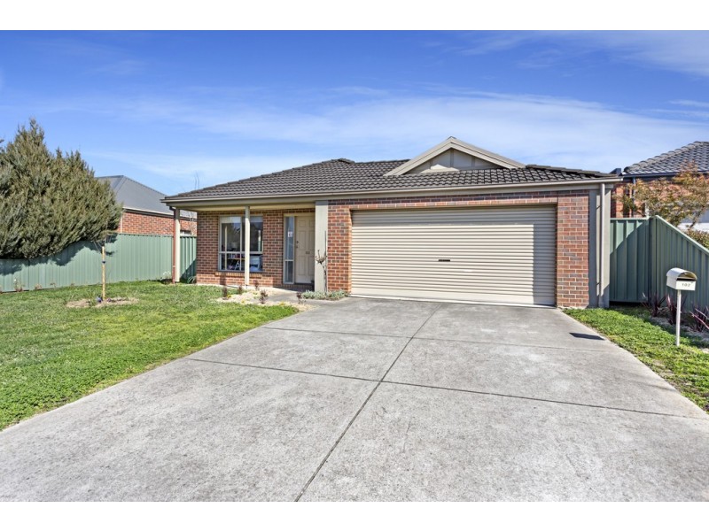 102 Stirling Drive, Lake Gardens VIC 3355