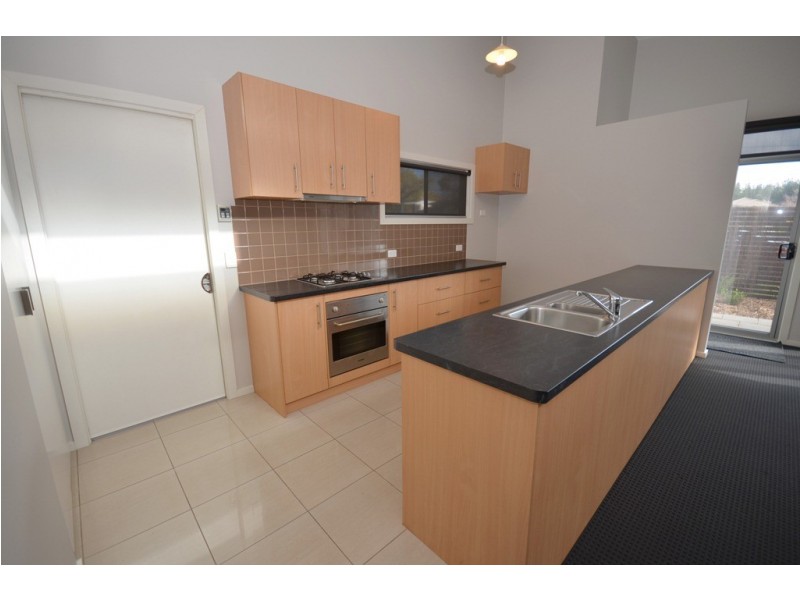 1/903 Geelong Road, Canadian VIC 3350