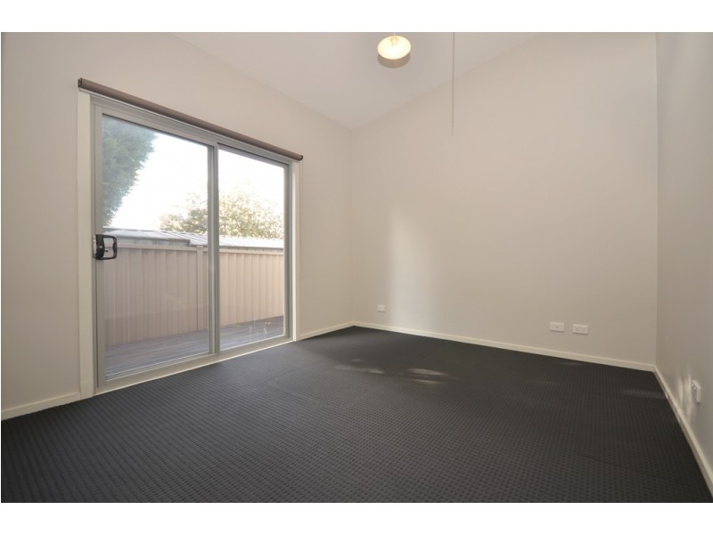 1/903 Geelong Road, Canadian VIC 3350
