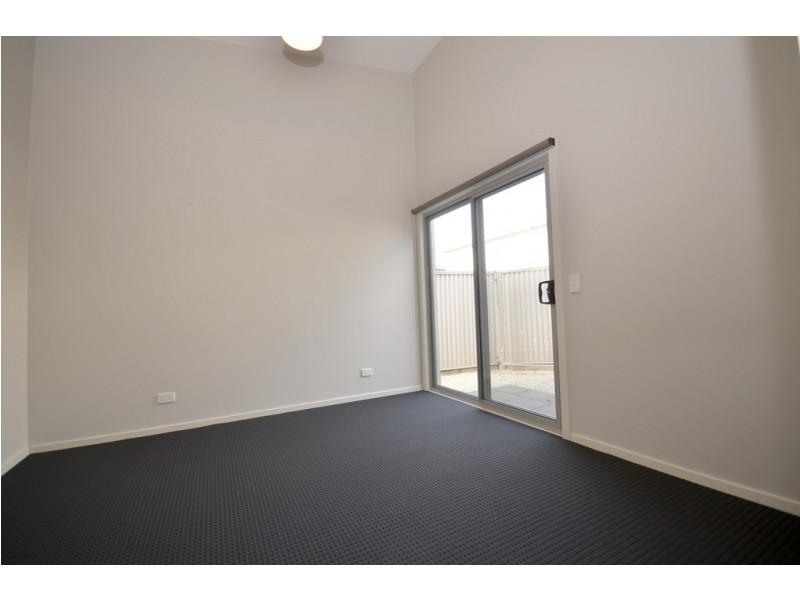 1/903 Geelong Road, Canadian VIC 3350