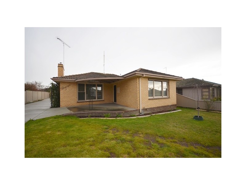 13 Pevensey Street, Wendouree VIC 3355