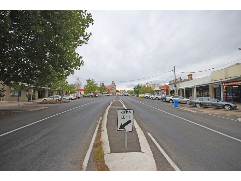 56 Albert Street, Creswick VIC 3363