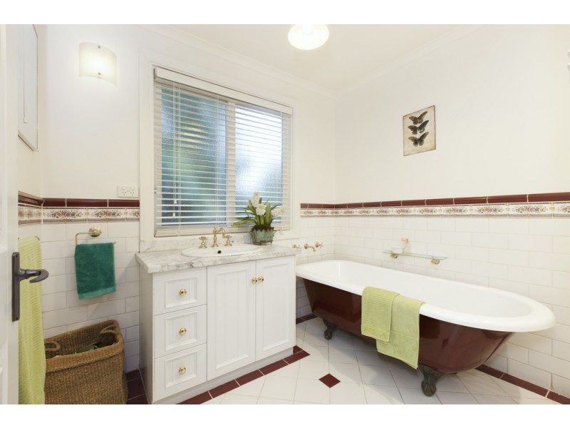 214 Eddy Avenue, Mount Helen VIC 3350