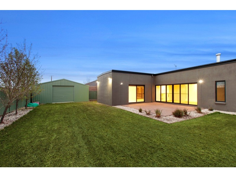 46 Faversham Avenue, Lake Gardens VIC 3355