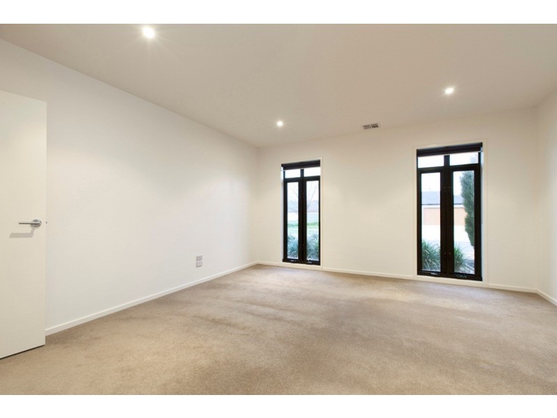 46 Faversham Avenue, Lake Gardens VIC 3355