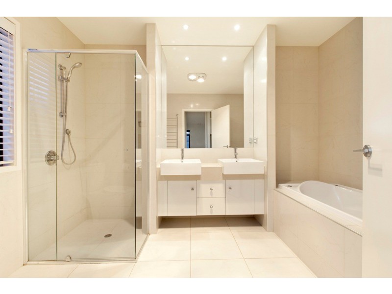 46 Faversham Avenue, Lake Gardens VIC 3355