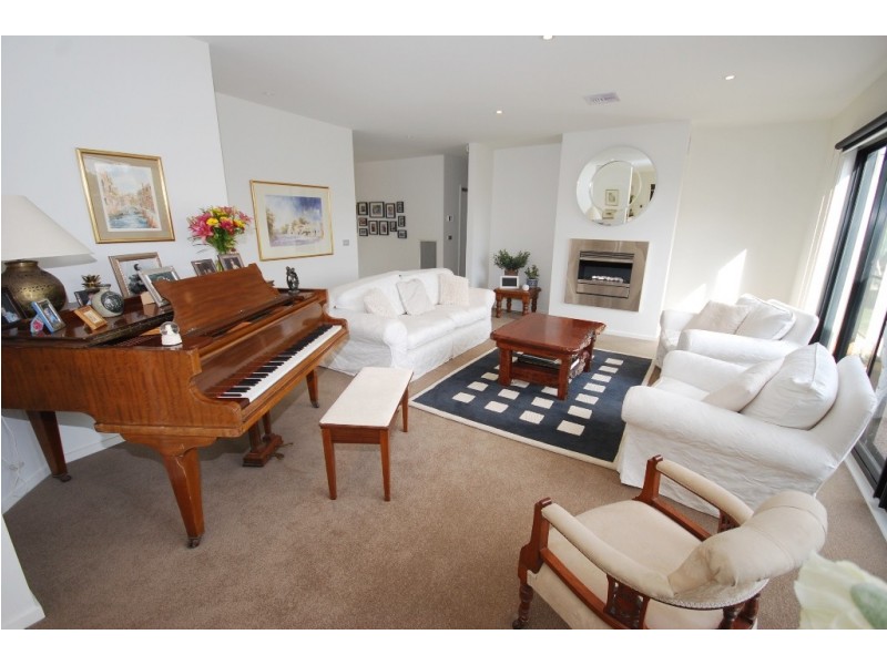 46 Faversham Avenue, Lake Gardens VIC 3355