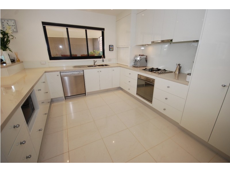 46 Faversham Avenue, Lake Gardens VIC 3355