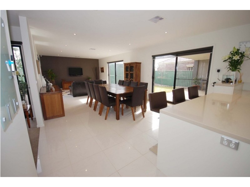 46 Faversham Avenue, Lake Gardens VIC 3355