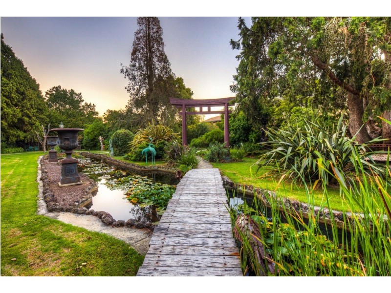 1444 Sturt Street, Lake Wendouree VIC 3350