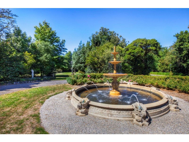 1444 Sturt Street, Lake Wendouree VIC 3350