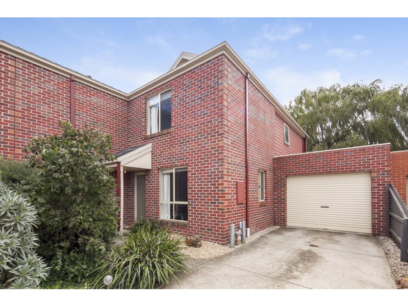 9 Domain Gardens, Sebastopol VIC 3356