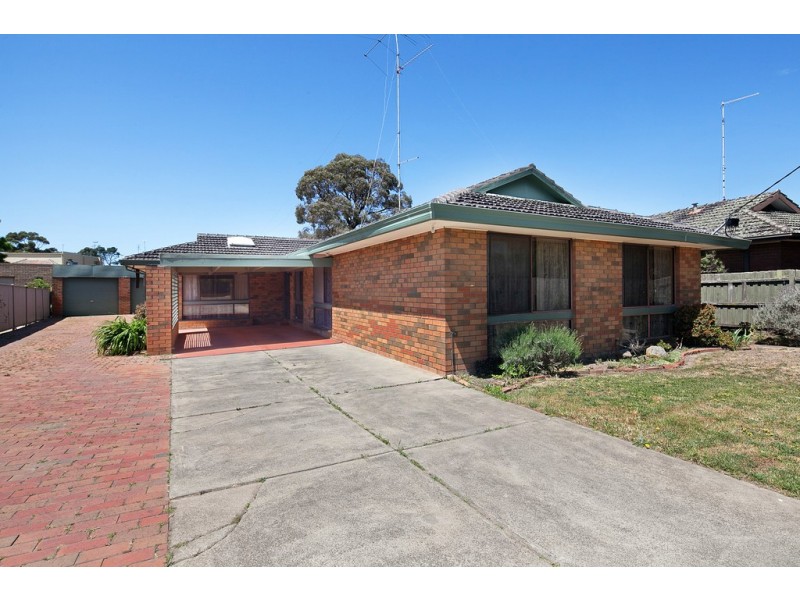 60 Browns Parade, Wendouree VIC 3355