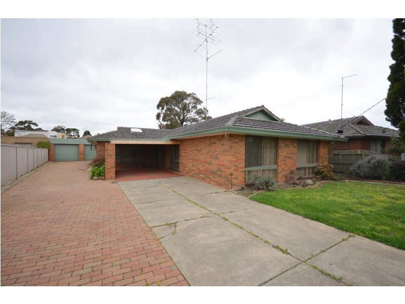 60 Browns Parade, Wendouree VIC 3355