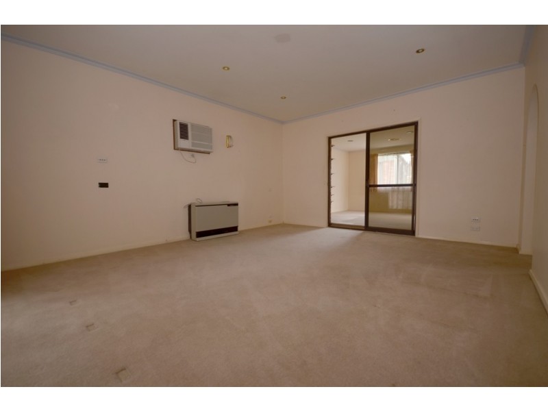 60 Browns Parade, Wendouree VIC 3355