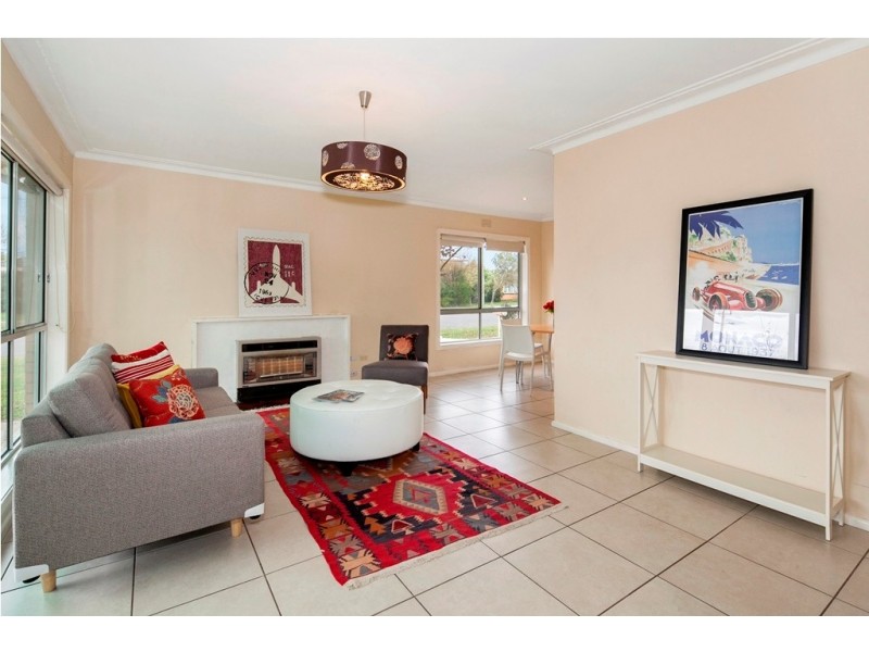 6 Towong Street, Alfredton VIC 3350