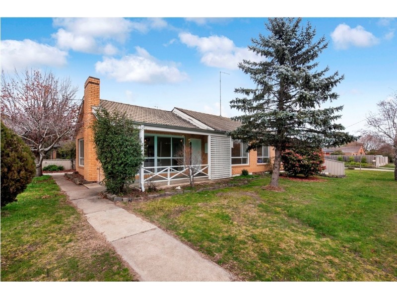 6 Towong Street, Alfredton VIC 3350