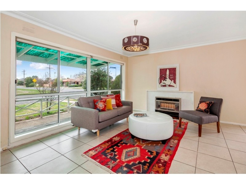 6 Towong Street, Alfredton VIC 3350