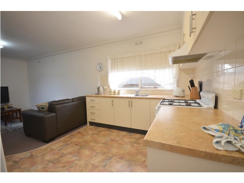 2/2 Nightingale Street, Newington VIC 3350