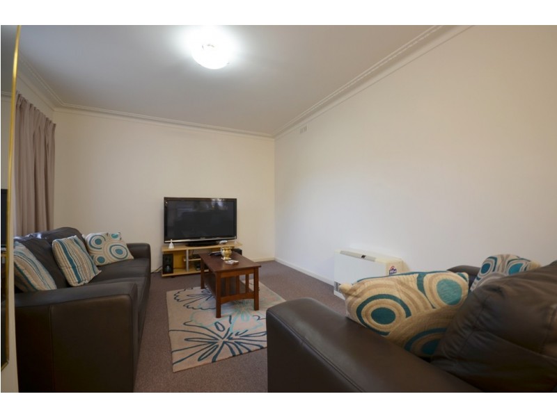 2/2 Nightingale Street, Newington VIC 3350