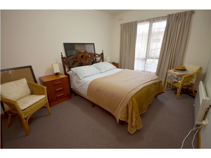 2/2 Nightingale Street, Newington VIC 3350