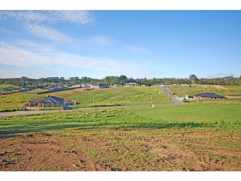 9 (Lot 39) Holmsgarth Court, Brown Hill VIC 3350
