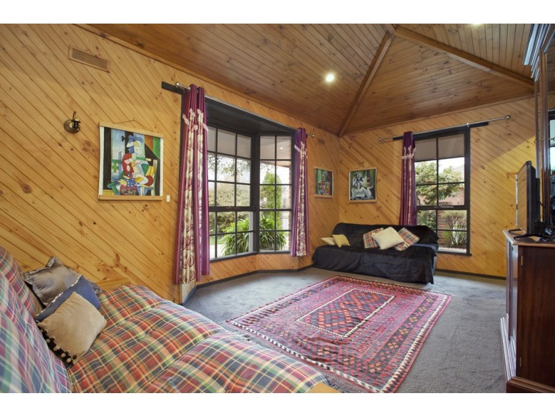 17 Essex Street, Wendouree VIC 3355