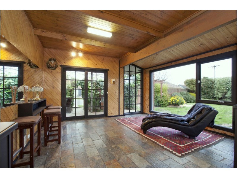 17 Essex Street, Wendouree VIC 3355