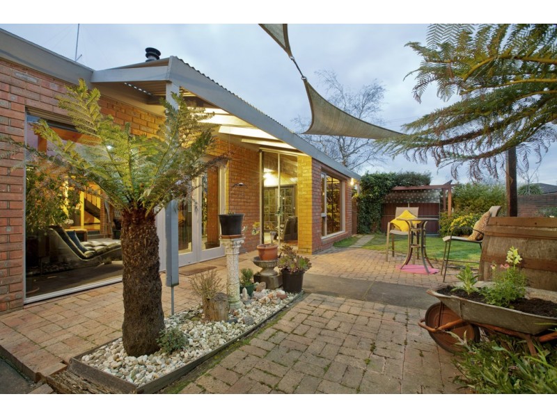 17 Essex Street, Wendouree VIC 3355