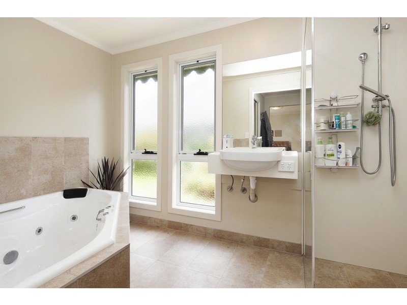 13 Harbour Drive, Sebastopol VIC 3356