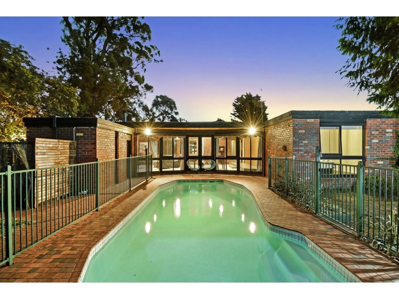 21 Regency Drive, Mount Clear VIC 3350