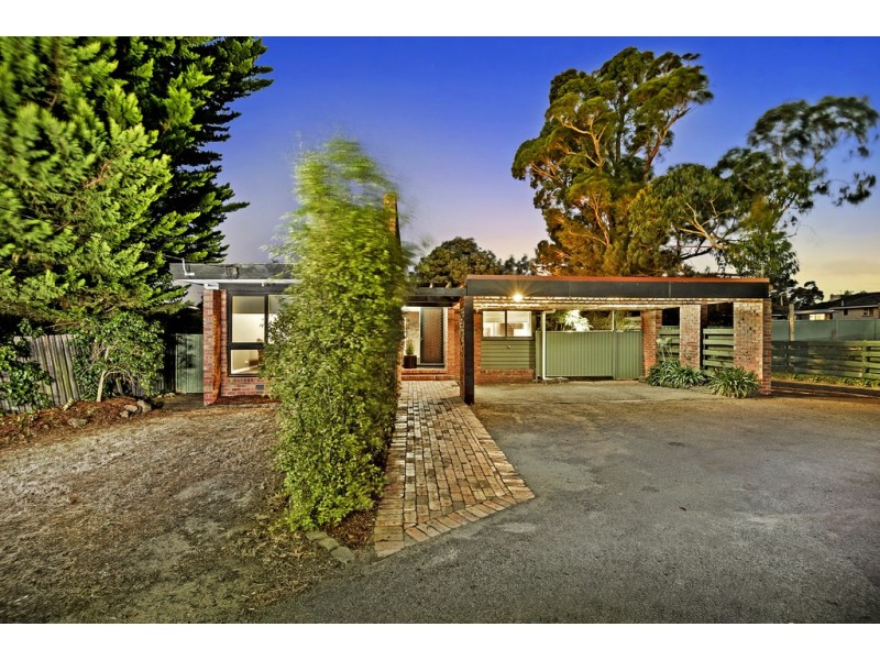 21 Regency Drive, Mount Clear VIC 3350