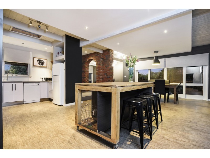 21 Regency Drive, Mount Clear VIC 3350