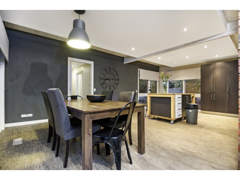 21 Regency Drive, Mount Clear VIC 3350