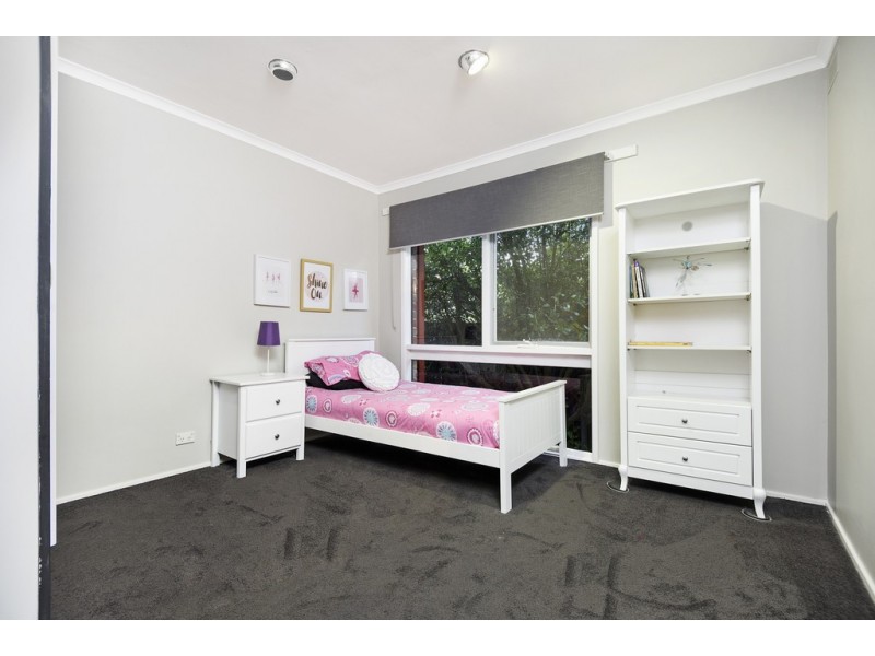 21 Regency Drive, Mount Clear VIC 3350