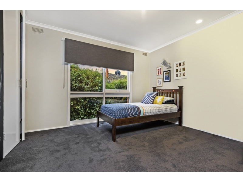 21 Regency Drive, Mount Clear VIC 3350