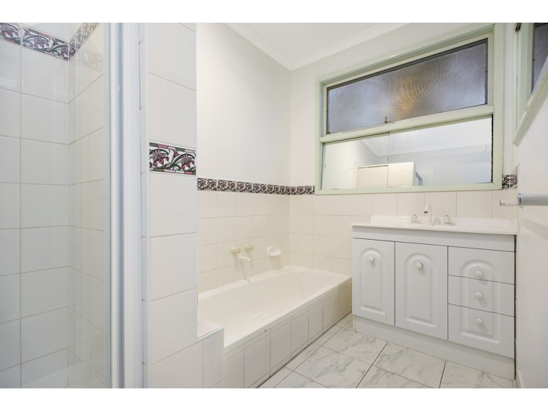 21 Regency Drive, Mount Clear VIC 3350