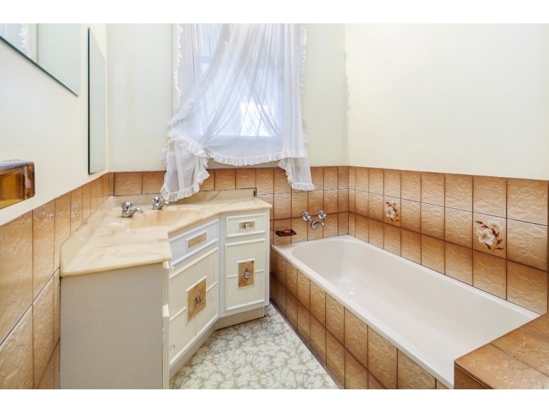 702 Laurie Street, Mount Pleasant VIC 3350