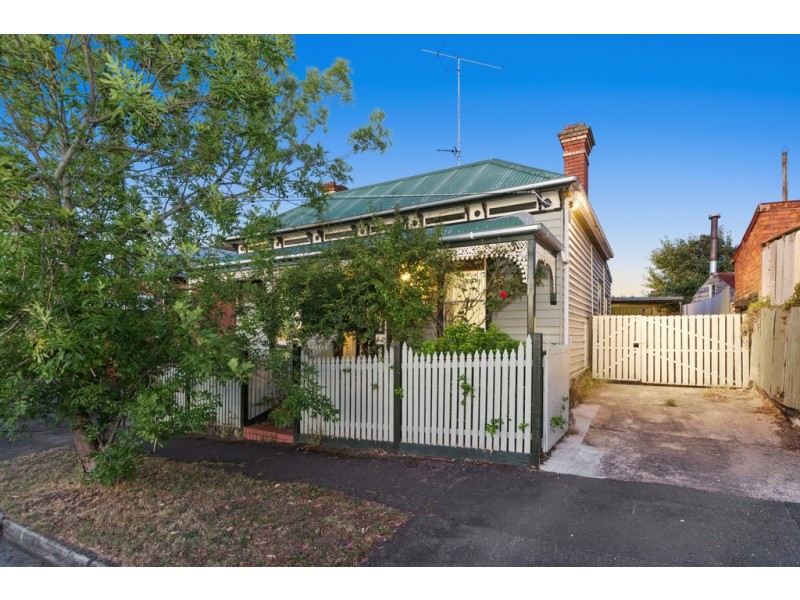 15 Young Street, Golden Point VIC 3350