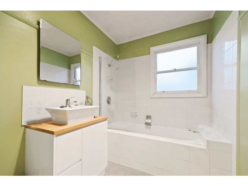 15 Young Street, Golden Point VIC 3350