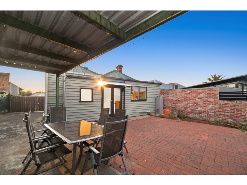 15 Young Street, Golden Point VIC 3350