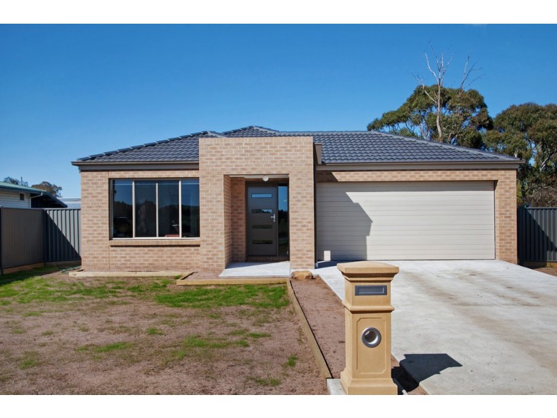 7a Clarke Street, Miners Rest VIC 3352