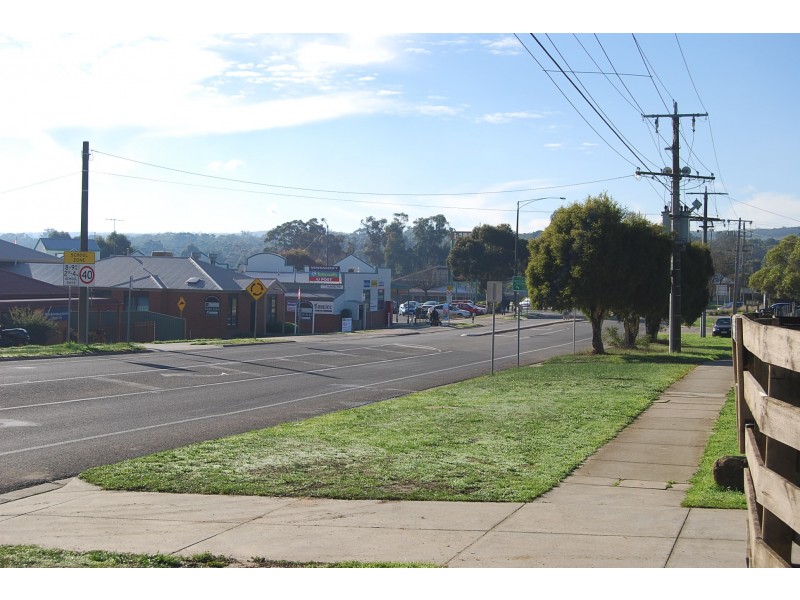 2/7 Whitehorse Road, Mount Clear VIC 3350