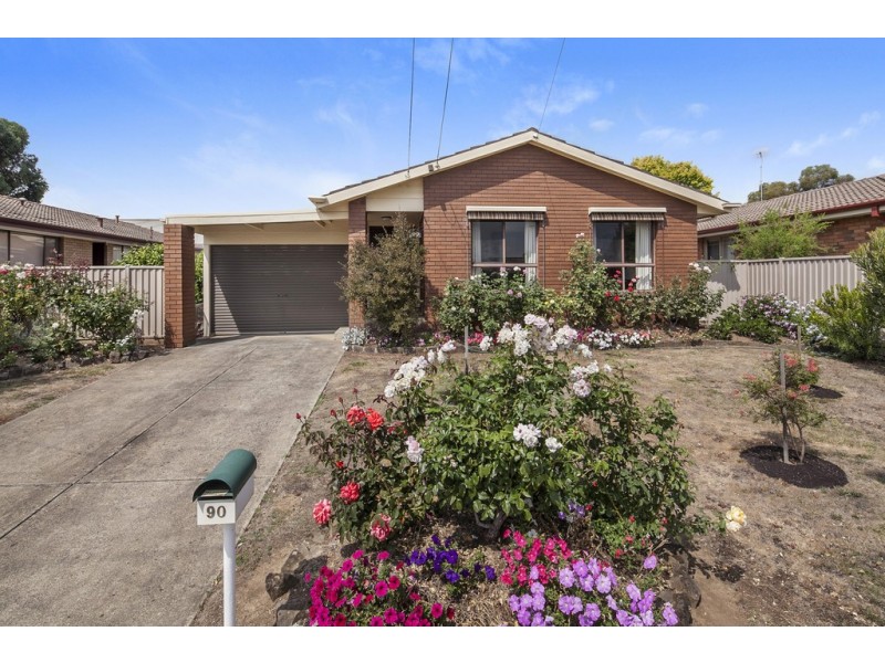 90 Grandview Grove, Wendouree VIC 3355