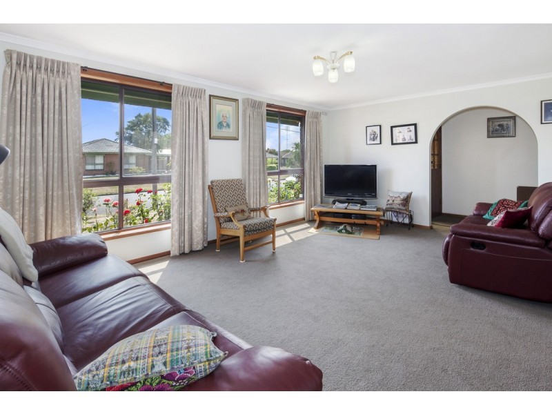 90 Grandview Grove, Wendouree VIC 3355