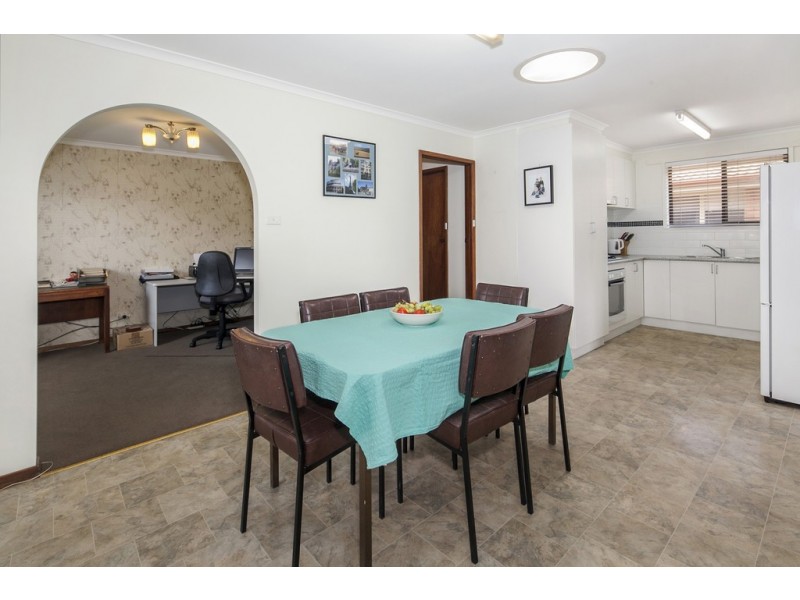 90 Grandview Grove, Wendouree VIC 3355