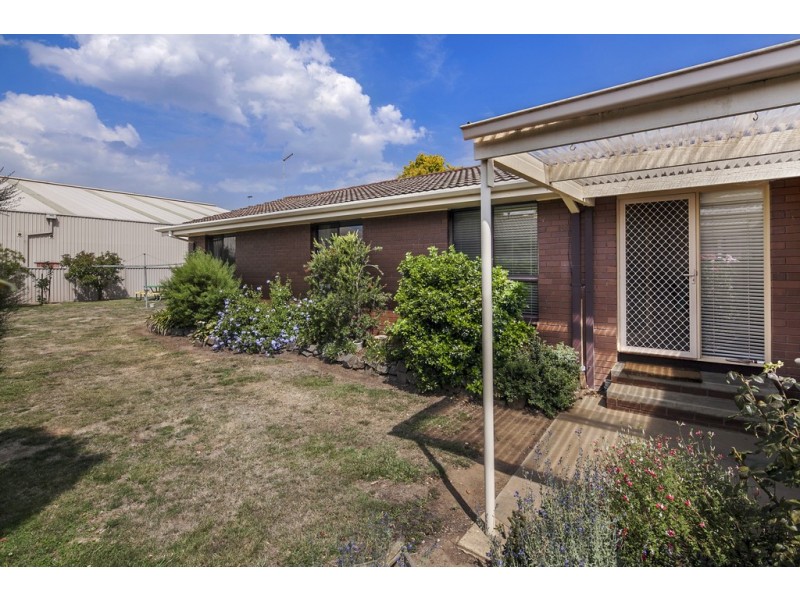 90 Grandview Grove, Wendouree VIC 3355
