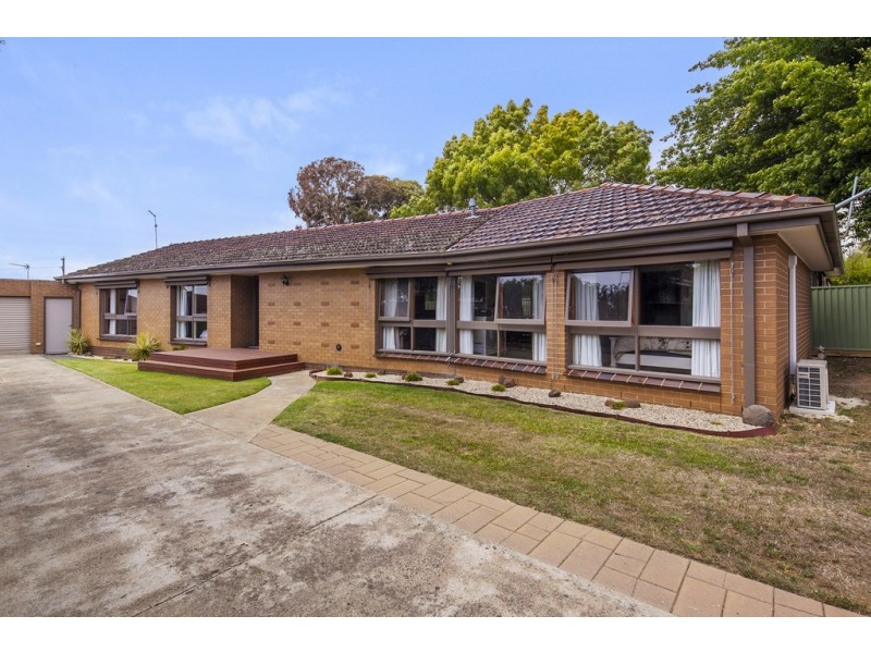 4 Yale Street, Wendouree VIC 3355